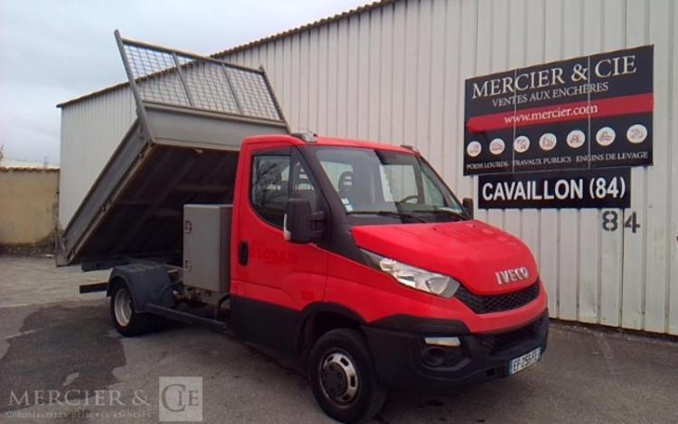 IVECO 35-130 BENNE SIMPLE CABINE COFFRE ROUGE EF-256-FE