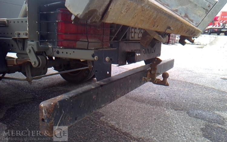 IVECO 35-130 BENNE SIMPLE CABINE COFFRE ROUGE EF-256-FE