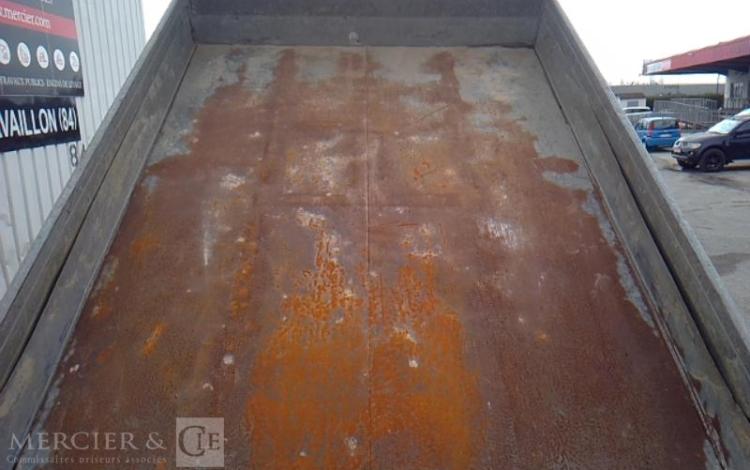 IVECO 35-130 BENNE SIMPLE CABINE COFFRE ROUGE EF-256-FE