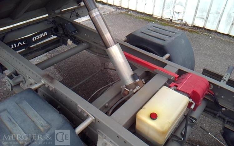 IVECO 35-130 BENNE SIMPLE CABINE COFFRE ROUGE EF-256-FE