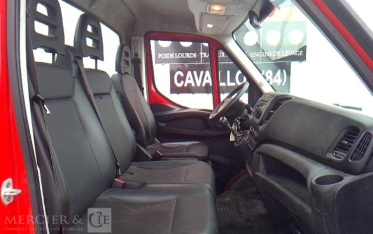 IVECO 35-130 BENNE SIMPLE CABINE COFFRE ROUGE EF-256-FE