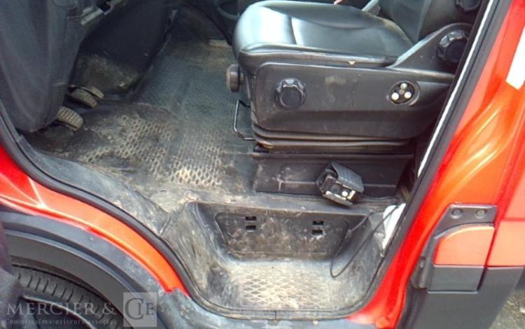 IVECO 35-130 BENNE SIMPLE CABINE COFFRE ROUGE EF-256-FE