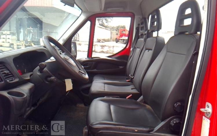 IVECO 35-130 BENNE SIMPLE CABINE COFFRE ROUGE EF-256-FE