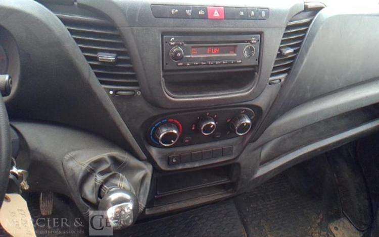 IVECO 35-130 BENNE SIMPLE CABINE COFFRE ROUGE EF-256-FE