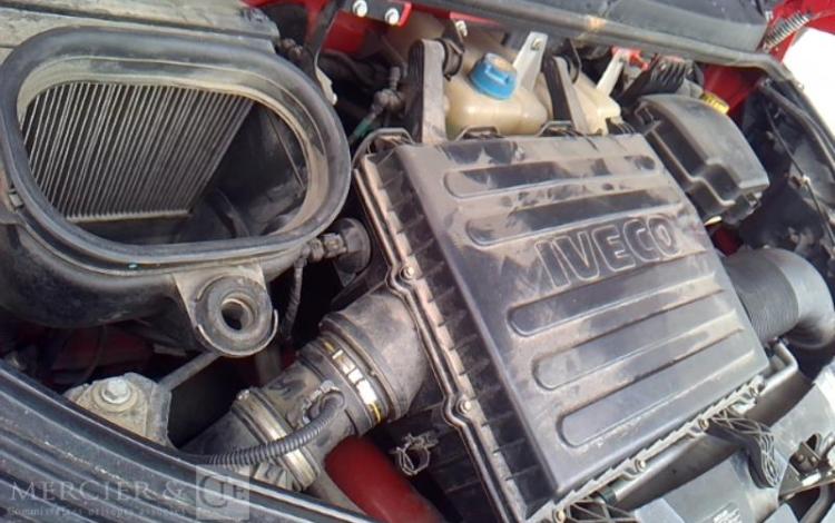 IVECO 35-130 BENNE SIMPLE CABINE COFFRE ROUGE EF-256-FE