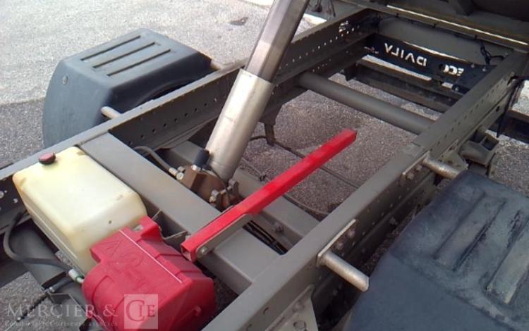 IVECO 35-130 BENNE SIMPLE CABINE COFFRE ROUGE EF-256-FE