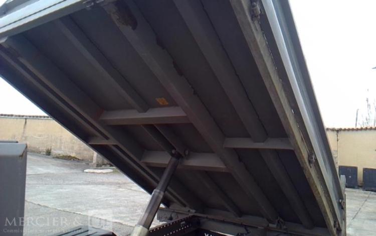 IVECO 35-130 BENNE SIMPLE CABINE COFFRE ROUGE EF-256-FE