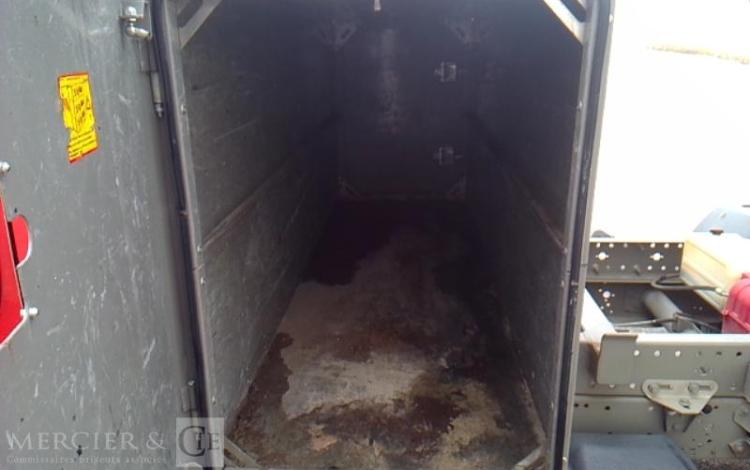 IVECO 35-130 BENNE SIMPLE CABINE COFFRE ROUGE EF-256-FE