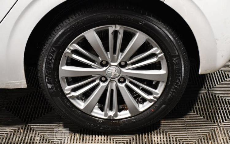 PEUGEOT 208 1,2 PURETECH 110 ALLURE EAT BVA START/STOP BLANC EH-601-QL