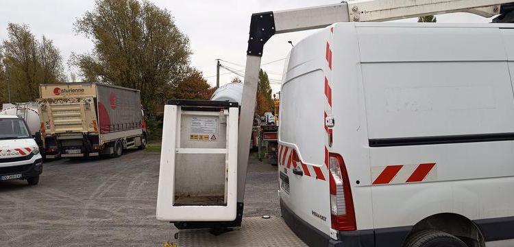 RENAULT MASTER III PHASSE 2 L2H2 2.3 DCI 16V 130 CV AVEC NACELLE KLUBB K26 – 10 M –  EM-363-HP