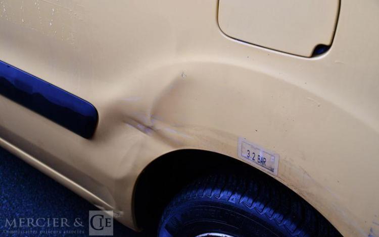 CITROEN BERLINGO TAILLE M CLUB BLUEHDI 75CH BVM
 JAUNE EP-700-HS