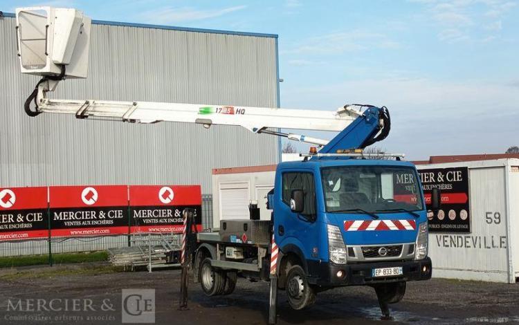 NISSAN NT400 AVEC NACELLE COMET 30FT00003 16M – 1464 HEURES – 37910 KMS – ANNEE 2017 BLEU EP-833-BD