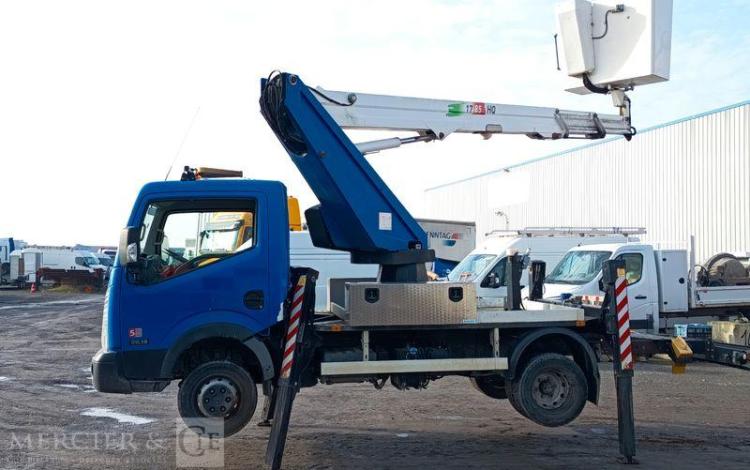 NISSAN NT400 AVEC NACELLE COMET 30FT00003 16M – 1464 HEURES – 37910 KMS – ANNEE 2017 BLEU EP-833-BD