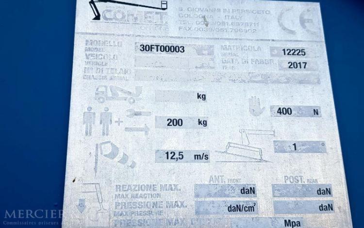 NISSAN NT400 AVEC NACELLE COMET 30FT00003 16M – 1464 HEURES – 37910 KMS – ANNEE 2017 BLEU EP-833-BD