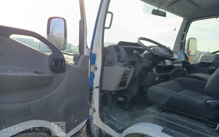 NISSAN NT400 AVEC NACELLE COMET 30FT00003 16M – 1464 HEURES – 37910 KMS – ANNEE 2017 BLEU EP-833-BD