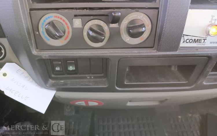 NISSAN NT400 AVEC NACELLE COMET 30FT00003 16M – 1464 HEURES – 37910 KMS – ANNEE 2017 BLEU EP-833-BD