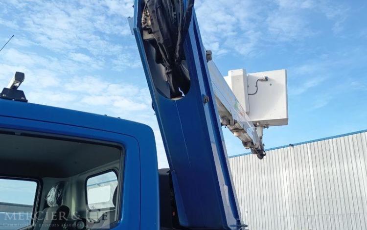 NISSAN NT400 AVEC NACELLE COMET 30FT00003 16M – 1464 HEURES – 37910 KMS – ANNEE 2017 BLEU EP-833-BD