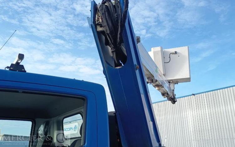 NISSAN NT400 AVEC NACELLE COMET 30FT00003 16M – 1464 HEURES – 37910 KMS – ANNEE 2017 BLEU EP-833-BD