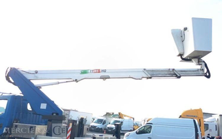 NISSAN NT400 AVEC NACELLE COMET 30FT00003 16M – 1464 HEURES – 37910 KMS – ANNEE 2017 BLEU EP-833-BD