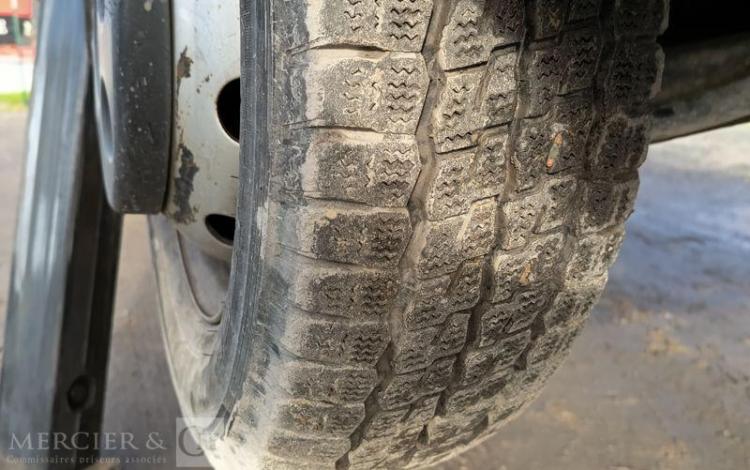 NISSAN NT400 AVEC NACELLE COMET 30FT00003 16M – 1464 HEURES – 37910 KMS – ANNEE 2017 BLEU EP-833-BD