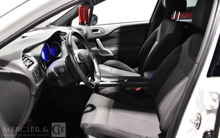 DS DS4 BLUE HDI 120 SO CHIC S&S EAT6 BLANC ES-905-KF