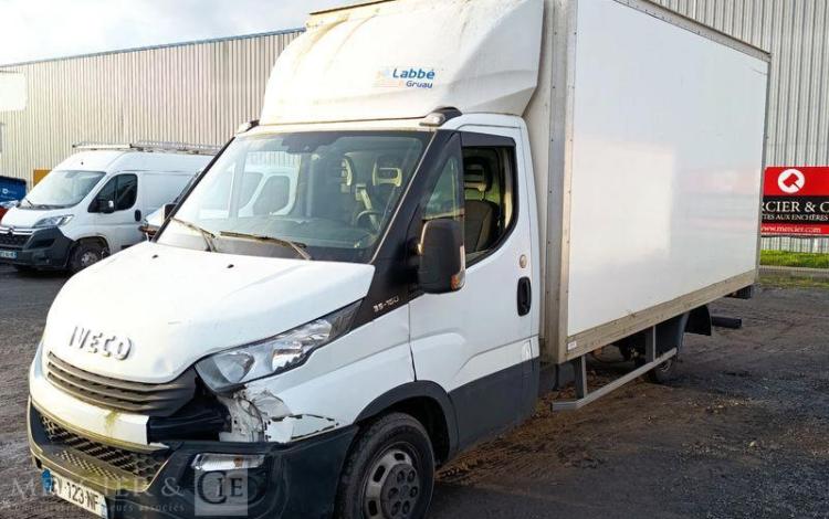 IVECO DAILY VI 35C16 2,3 D 16V 156 CV – DIESEL – 147202 KMS – ANNEE 2018 BLANC EV-123-NF