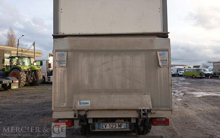 IVECO DAILY VI 35C16 2,3 D 16V 156 CV – DIESEL – 147202 KMS – ANNEE 2018 BLANC EV-123-NF