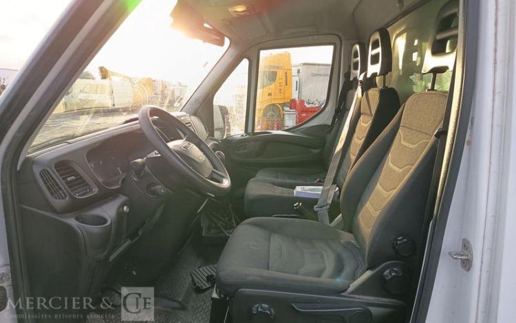 IVECO DAILY VI 35C16 2,3 D 16V 156 CV – DIESEL – 147202 KMS – ANNEE 2018 BLANC EV-123-NF