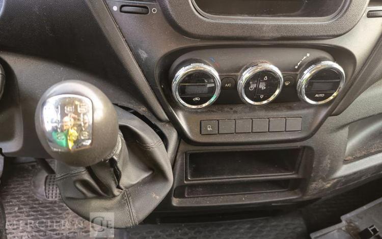 IVECO DAILY VI 35C16 2,3 D 16V 156 CV – DIESEL – 147202 KMS – ANNEE 2018 BLANC EV-123-NF