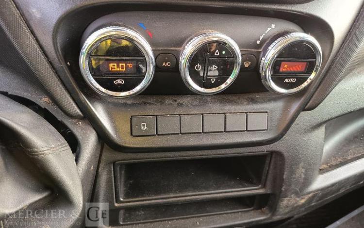 IVECO DAILY VI 35C16 2,3 D 16V 156 CV – DIESEL – 147202 KMS – ANNEE 2018 BLANC EV-123-NF