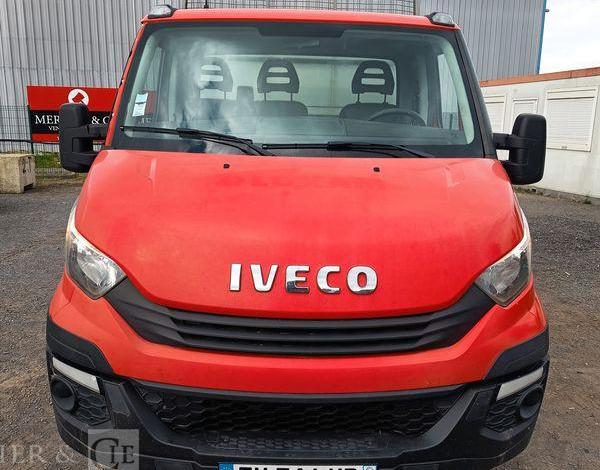 IVECO DAILY 35C12 BENNE AVEC COFFRE ACIER DIESEL – 170180 KMS – ANNEE 2018 ROUGE EW-714-HP