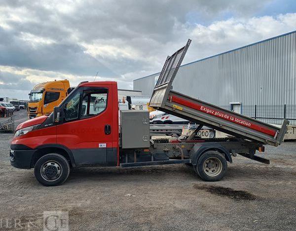 IVECO DAILY 35C12 BENNE AVEC COFFRE ACIER DIESEL – 170180 KMS – ANNEE 2018 ROUGE EW-714-HP