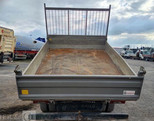 IVECO DAILY 35C12 BENNE AVEC COFFRE ACIER DIESEL – 170180 KMS – ANNEE 2018 ROUGE EW-714-HP