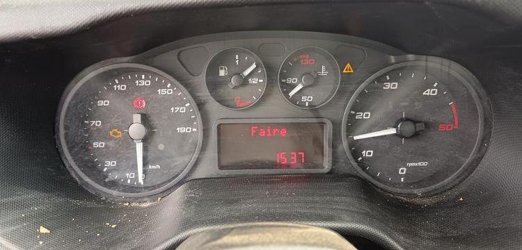 IVECO DAILY 35C12 BENNE AVEC COFFRE ACIER DIESEL – 170180 KMS – ANNEE 2018 ROUGE EW-714-HP