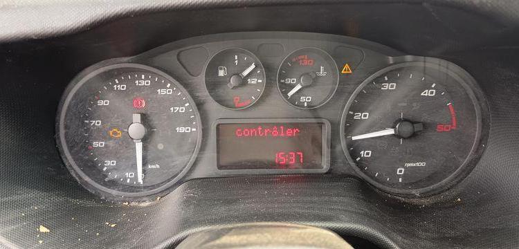 IVECO DAILY 35C12 BENNE AVEC COFFRE ACIER DIESEL – 170180 KMS – ANNEE 2018 ROUGE EW-714-HP