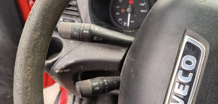 IVECO DAILY 35C12 BENNE AVEC COFFRE ACIER DIESEL – 170180 KMS – ANNEE 2018 ROUGE EW-714-HP