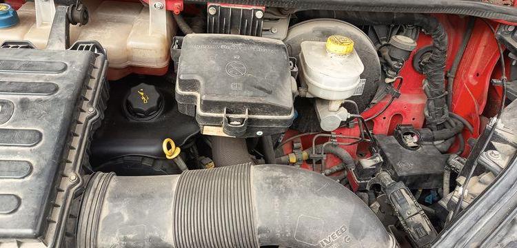 IVECO DAILY 35C12 BENNE AVEC COFFRE ACIER DIESEL – 170180 KMS – ANNEE 2018 ROUGE EW-714-HP