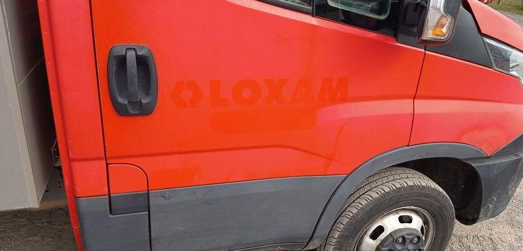 IVECO DAILY 35C12 BENNE AVEC COFFRE ACIER DIESEL – 170180 KMS – ANNEE 2018 ROUGE EW-714-HP