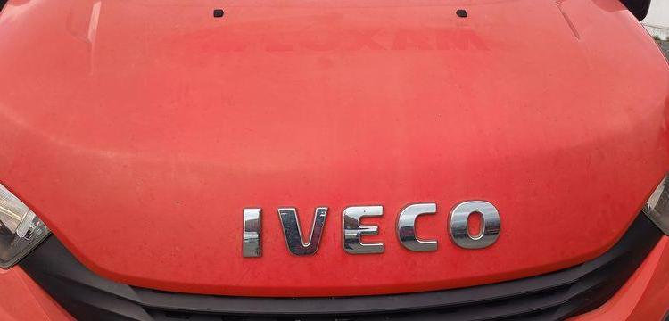 IVECO DAILY 35C12 BENNE AVEC COFFRE ACIER DIESEL – 170180 KMS – ANNEE 2018 ROUGE EW-714-HP