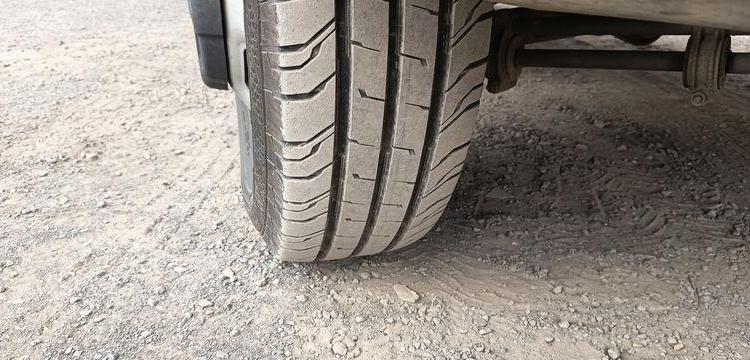 IVECO DAILY 35C12 BENNE AVEC COFFRE ACIER DIESEL – 170180 KMS – ANNEE 2018 ROUGE EW-714-HP