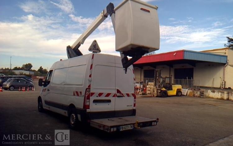 RENAULT MASTER NACELLE SUR VL KLUBB K32 12M 1462H BLANC FB-677-TN