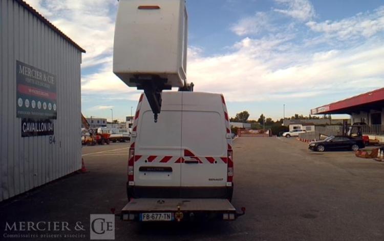 RENAULT MASTER NACELLE SUR VL KLUBB K32 12M 1462H BLANC FB-677-TN