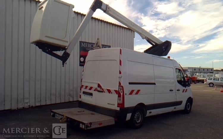 RENAULT MASTER NACELLE SUR VL KLUBB K32 12M 1462H BLANC FB-677-TN