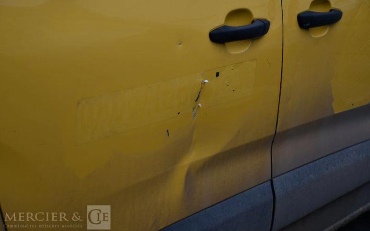 CITROEN BERLINGO VAN TAILLE M CLUB BLUEHDI 75CH BVM
 JAUNE FE-575-NG