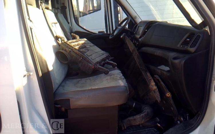 IVECO 35-140 FOURGON BLANC FF-395-CY