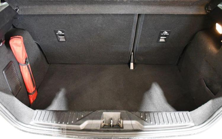 FORD FIESTA 1.1 85 BUSINESS NAVI GRIS FF-651-NH