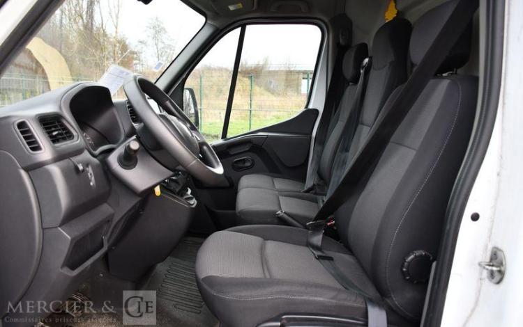RENAULT MASTER GCF F3300 L2H2 DCI 135 BLANC FK-900-GG