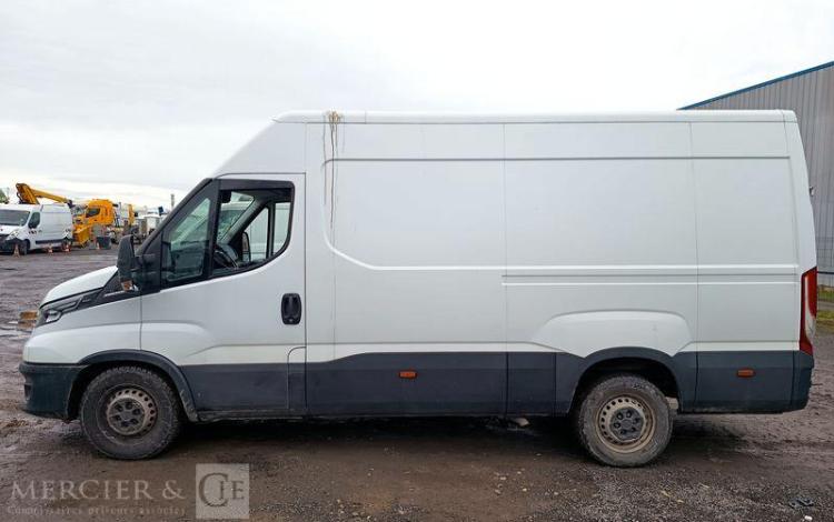 IVECO DAILY VI 35S16 2,3 D 16 V HI-MATIC 156 CV- DIESEL – 100844 KMS – ANNEE 2019 BLANC FM-926-QY