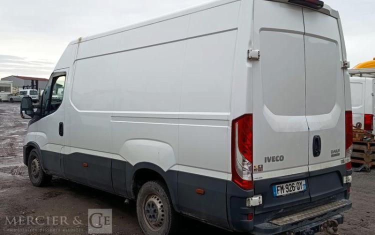 IVECO DAILY VI 35S16 2,3 D 16 V HI-MATIC 156 CV- DIESEL – 100844 KMS – ANNEE 2019 BLANC FM-926-QY