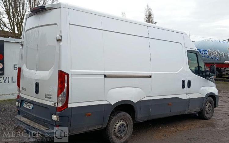 IVECO DAILY VI 35S16 2,3 D 16 V HI-MATIC 156 CV- DIESEL – 100844 KMS – ANNEE 2019 BLANC FM-926-QY
